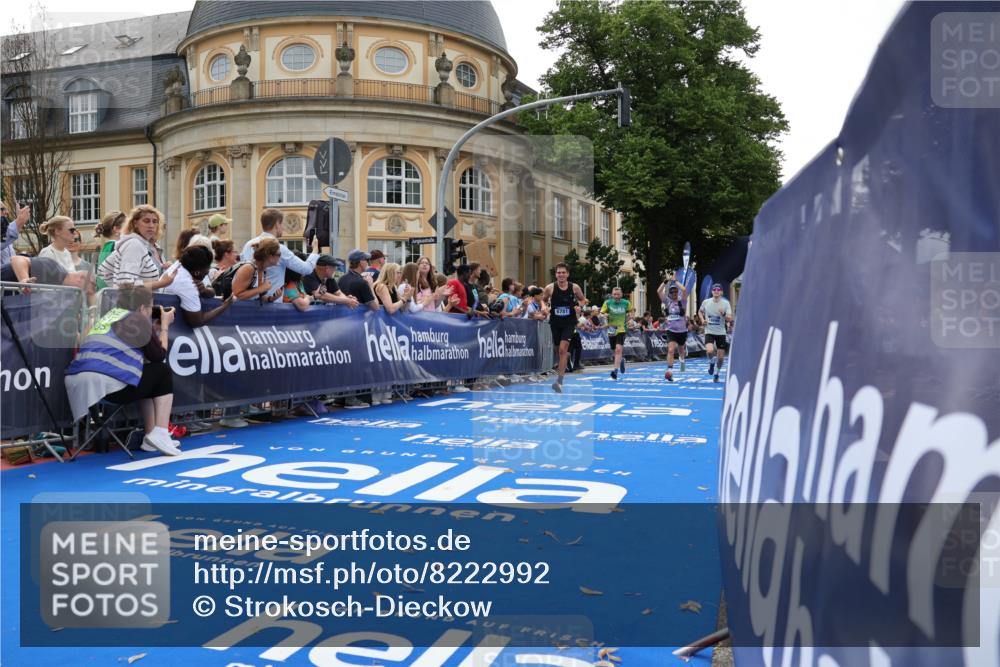 29.06.2025 - hella hamburg halbmarathon Strokosch-Dieckow http://msf.ph/oto/8222992 29.06.2025 10:29:36 Ziel 2021, 2180, 6781, 7186, 8784, 9137, 10790, 16818, 18422, 18699, 19204 meine-sportfotos.de