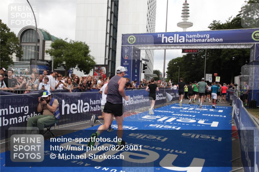 29.06.2025 - hella hamburg halbmarathon Michael Strokosch http://msf.ph/oto/8223001 29.06.2025 10:49:53 Ziel 3543, 4017, 5460, 5894, 6125, 8455, 9126, 9200, 9551, 9597, 9723, 9924, 11975, 13159, 13463, 14794, 16800, 17282, 17753, 19109, 19122 meine-sportfotos.de