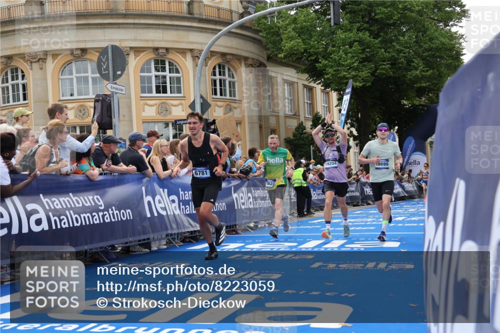 29.06.2025 - hella hamburg halbmarathon Strokosch-Dieckow http://msf.ph/oto/8223059 29.06.2025 10:29:37 Ziel 6781, 7186, 8784, 13374, 16818, 18422, 18699, 19204 meine-sportfotos.de