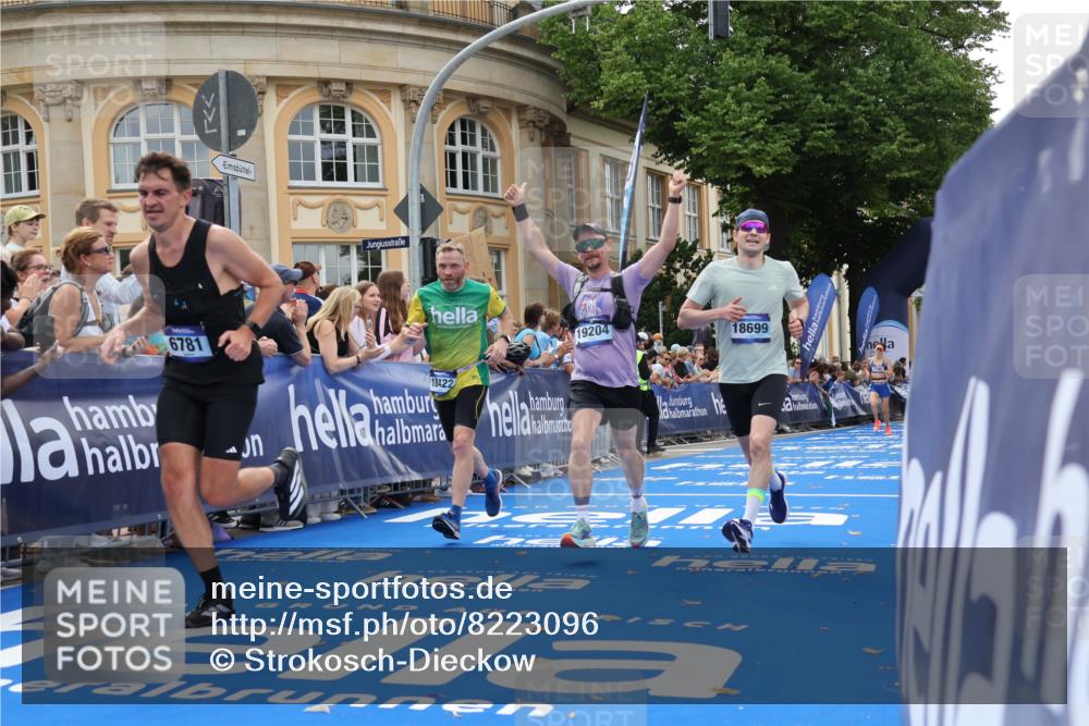 29.06.2025 - hella hamburg halbmarathon Strokosch-Dieckow http://msf.ph/oto/8223096 29.06.2025 10:29:38 Ziel 6781, 7186, 8784, 13374, 16818, 18422, 18699, 19204 meine-sportfotos.de