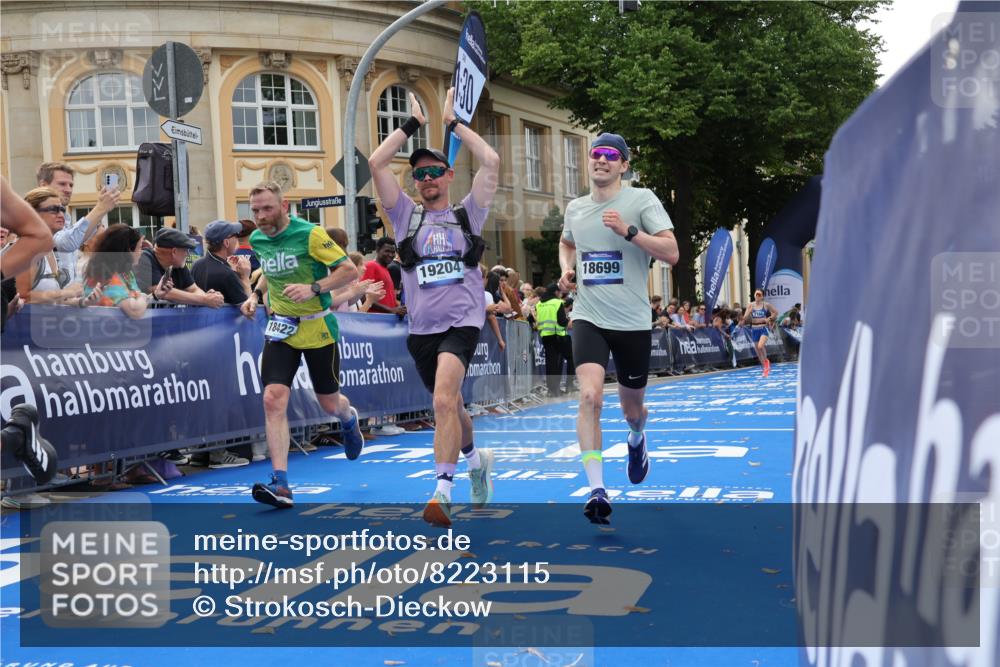 29.06.2025 - hella hamburg halbmarathon Strokosch-Dieckow http://msf.ph/oto/8223115 29.06.2025 10:29:38 Ziel 6781, 7186, 8784, 13374, 16818, 18422, 18699, 19204 meine-sportfotos.de