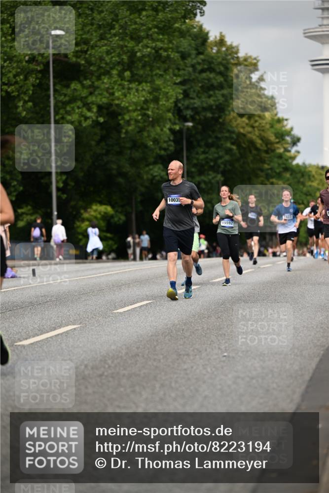 29.06.2025 - hella hamburg halbmarathon Dr. Thomas Lammeyer http://msf.ph/oto/8223194 29.06.2025 10:13:05 Kennedybrücke 1823, 2427, 3762, 4592, 4859, 6674, 7198, 9297, 9823, 9951, 9958, 10035, 10092, 10194, 10609, 10857 meine-sportfotos.de