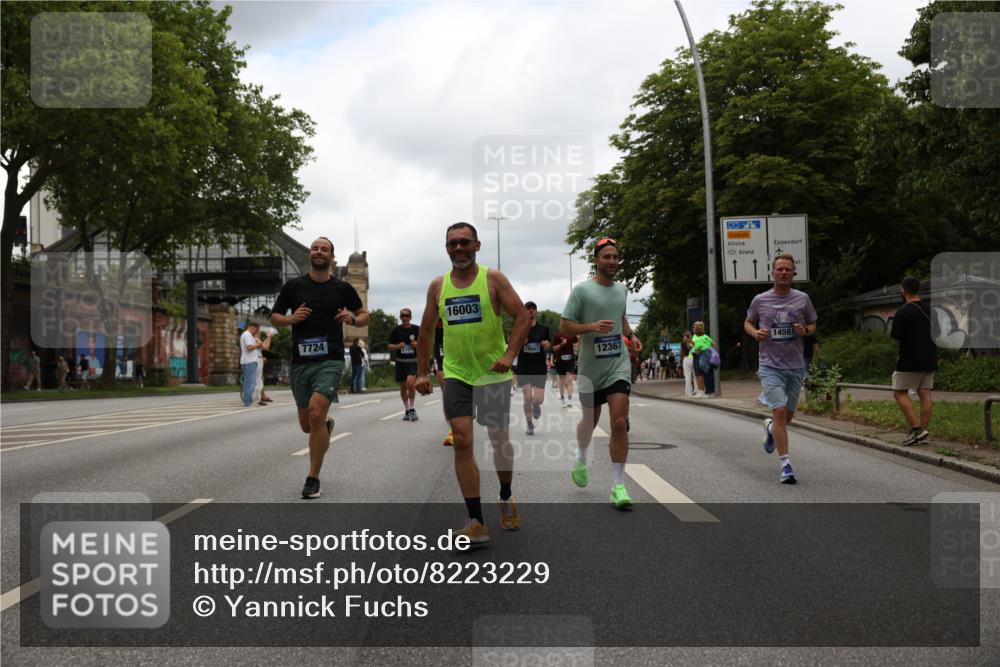 29.06.2025 - hella hamburg halbmarathon Yannick Fuchs http://msf.ph/oto/8223229 29.06.2025 10:46:13 20KM 2287, 2397, 2595, 4140, 4557, 4837, 5032, 5093, 5116, 5399, 5482, 6390, 6562, 7130, 7312, 7409, 7724, 7732, 8139, 8661, 8977, 9082, 9093, 9145, 9876, 10115, 11459, 11551, 12367, 12580, 13047, 13051, 13327, 14122, 14300, 14561, 15001, 15275, 15356, 15427, 15506, 15727, 15829, 15831, 16003, 16179, 16357, 16591, 18801 meine-sportfotos.de