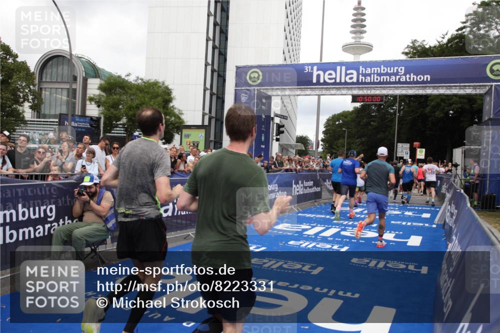 29.06.2025 - hella hamburg halbmarathon Michael Strokosch http://msf.ph/oto/8223331 29.06.2025 10:49:59 Ziel 2540, 3692, 3852, 4017, 5460, 8454, 8455, 9126, 9200, 9491, 9597, 12527, 12733, 13463, 16716, 16732, 16800, 16887, 19109, 19122 meine-sportfotos.de