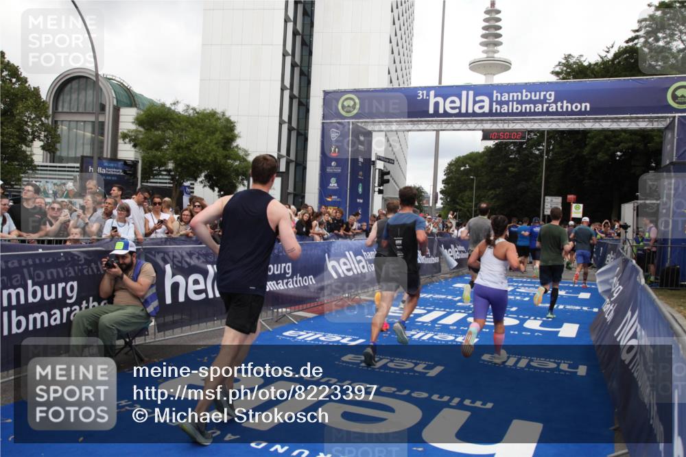 29.06.2025 - hella hamburg halbmarathon Michael Strokosch http://msf.ph/oto/8223397 29.06.2025 10:50:01 Ziel 2540, 3692, 3852, 7100, 7657, 8454, 8455, 9213, 9491, 9597, 12271, 12527, 12733, 13225, 13758, 16716, 16732, 16887, 19109, 19112 meine-sportfotos.de