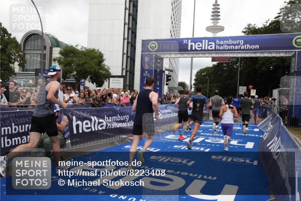 29.06.2025 - hella hamburg halbmarathon Michael Strokosch http://msf.ph/oto/8223408 29.06.2025 10:50:01 Ziel 2540, 3692, 3852, 7100, 7657, 8454, 8455, 9213, 9491, 9597, 12271, 12527, 12733, 13225, 13758, 16716, 16732, 16887, 19109, 19112 meine-sportfotos.de