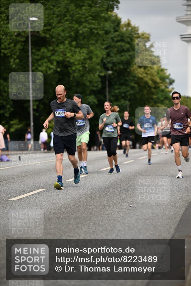 29.06.2025 - hella hamburg halbmarathon Dr. Thomas Lammeyer http://msf.ph/oto/8223489 29.06.2025 10:13:07 Kennedybrücke 1823, 2427, 3762, 4592, 4859, 6674, 7081, 7198, 9297, 9823, 9951, 9958, 10035, 10092, 10194, 10609, 10857 meine-sportfotos.de