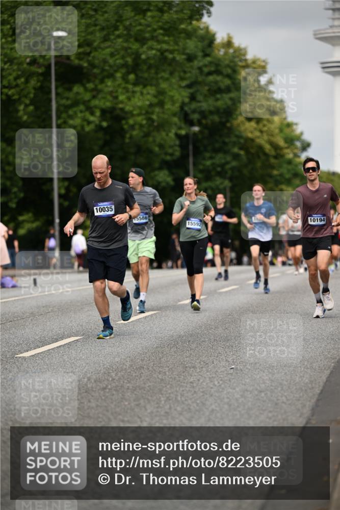 29.06.2025 - hella hamburg halbmarathon Dr. Thomas Lammeyer http://msf.ph/oto/8223505 29.06.2025 10:13:07 Kennedybrücke 1823, 2427, 3762, 4592, 4859, 6674, 7081, 7198, 9297, 9823, 9951, 9958, 10035, 10092, 10194, 10609, 10857 meine-sportfotos.de