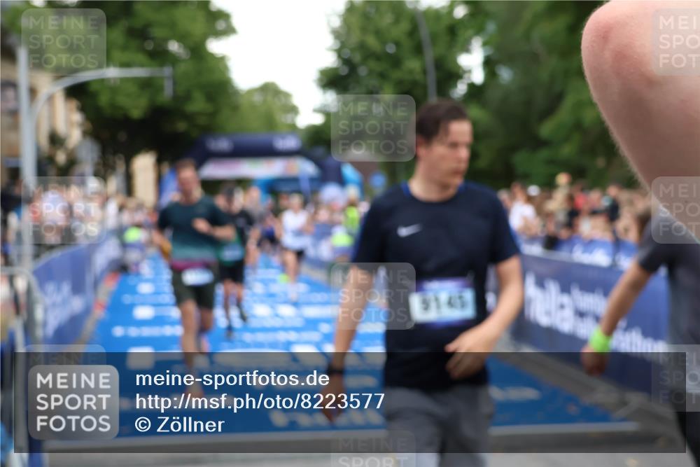29.06.2025 - hella hamburg halbmarathon Zöllner http://msf.ph/oto/8223577 29.06.2025 10:52:39 Ziel 2346, 2670, 3952, 6561, 6562, 7475, 9739, 10115, 11459, 11689, 12450, 13051, 13301, 14122, 15001, 18982 meine-sportfotos.de