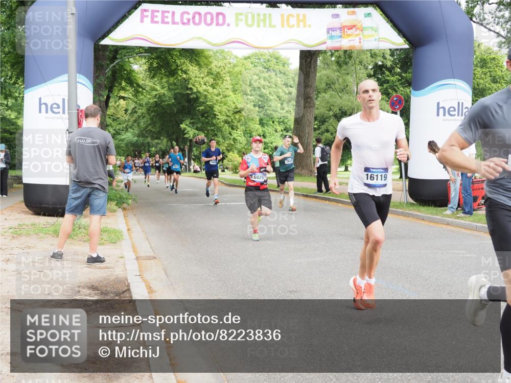 29.06.2025 - hella hamburg halbmarathon MichiJ http://msf.ph/oto/8223836 29.06.2025 10:24:55 Zwischen KM18-KM19 3843, 12488, 12514, 14875, 15701, 15959, 16119, 18259 meine-sportfotos.de