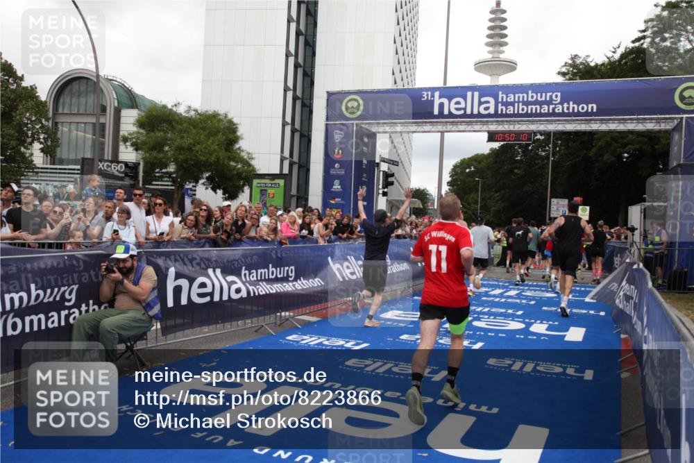 29.06.2025 - hella hamburg halbmarathon Michael Strokosch http://msf.ph/oto/8223866 29.06.2025 10:50:09 Ziel 1216, 1321, 1507, 2020, 3562, 7100, 7657, 8313, 9031, 9213, 9303, 9965, 12203, 12271, 13225, 13282, 13758, 14257, 16403, 18228, 18657, 18658, 18884, 19112 meine-sportfotos.de