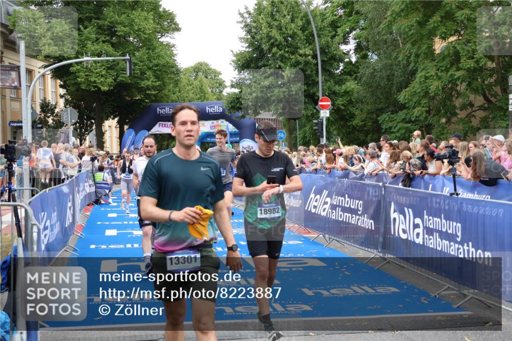 29.06.2025 - hella hamburg halbmarathon Zöllner http://msf.ph/oto/8223887 29.06.2025 10:52:41 Ziel 2346, 2670, 3952, 5116, 6561, 6562, 7475, 9739, 9869, 10115, 11459, 11689, 12450, 13051, 13301, 14122, 15001, 18982 meine-sportfotos.de