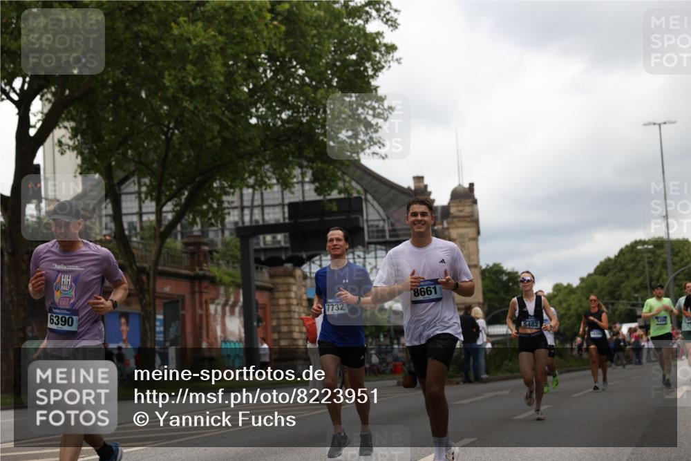 29.06.2025 - hella hamburg halbmarathon Yannick Fuchs http://msf.ph/oto/8223951 29.06.2025 10:46:19 20KM 2287, 2595, 4140, 4557, 4558, 4837, 5032, 5093, 5116, 5378, 5399, 5482, 6164, 6390, 6561, 6562, 7130, 7312, 7409, 7724, 7732, 7896, 8139, 8172, 8661, 8720, 8977, 9082, 9093, 9145, 9876, 10115, 11459, 12135, 12367, 13047, 13327, 14300, 14561, 14791, 15001, 15144, 15275, 15427, 15446, 15506, 15690, 15829, 16003, 16357, 18801 meine-sportfotos.de