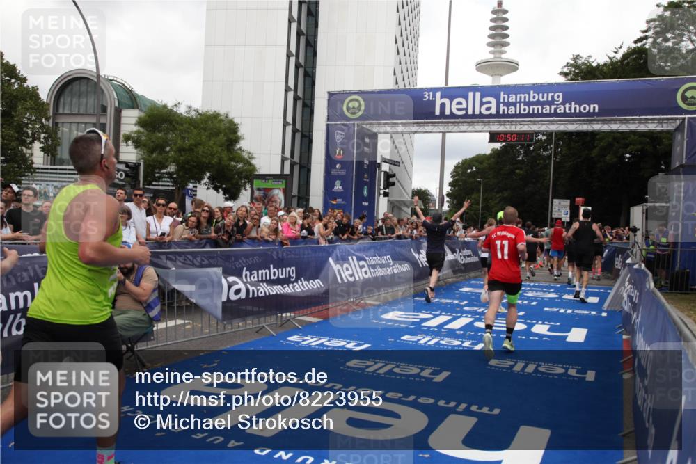 29.06.2025 - hella hamburg halbmarathon Michael Strokosch http://msf.ph/oto/8223955 29.06.2025 10:50:10 Ziel 1216, 1321, 1507, 2020, 3296, 3562, 7176, 7657, 8313, 9031, 9303, 9965, 12203, 13225, 13282, 13758, 14257, 16403, 18228, 18657, 18658, 18884 meine-sportfotos.de