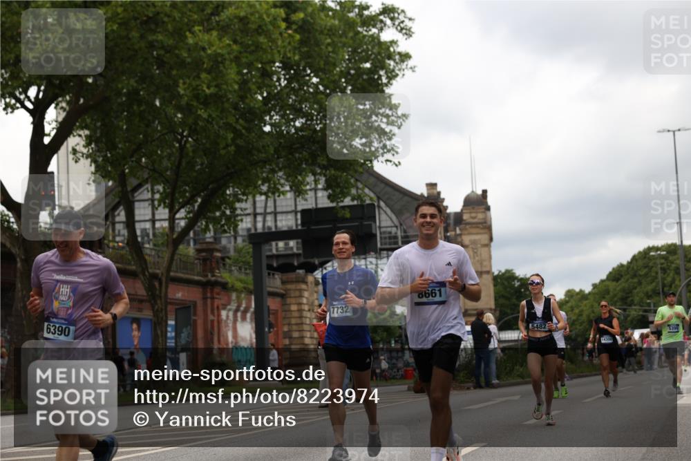 29.06.2025 - hella hamburg halbmarathon Yannick Fuchs http://msf.ph/oto/8223974 29.06.2025 10:46:19 20KM 2287, 2595, 4140, 4557, 4558, 4837, 5032, 5093, 5116, 5378, 5399, 5482, 6164, 6390, 6561, 6562, 7130, 7312, 7409, 7724, 7732, 7896, 8139, 8172, 8661, 8720, 8977, 9082, 9093, 9145, 9876, 10115, 11459, 12135, 12367, 13047, 13327, 14300, 14561, 14791, 15001, 15144, 15275, 15427, 15446, 15506, 15690, 15829, 16003, 16357, 18801 meine-sportfotos.de