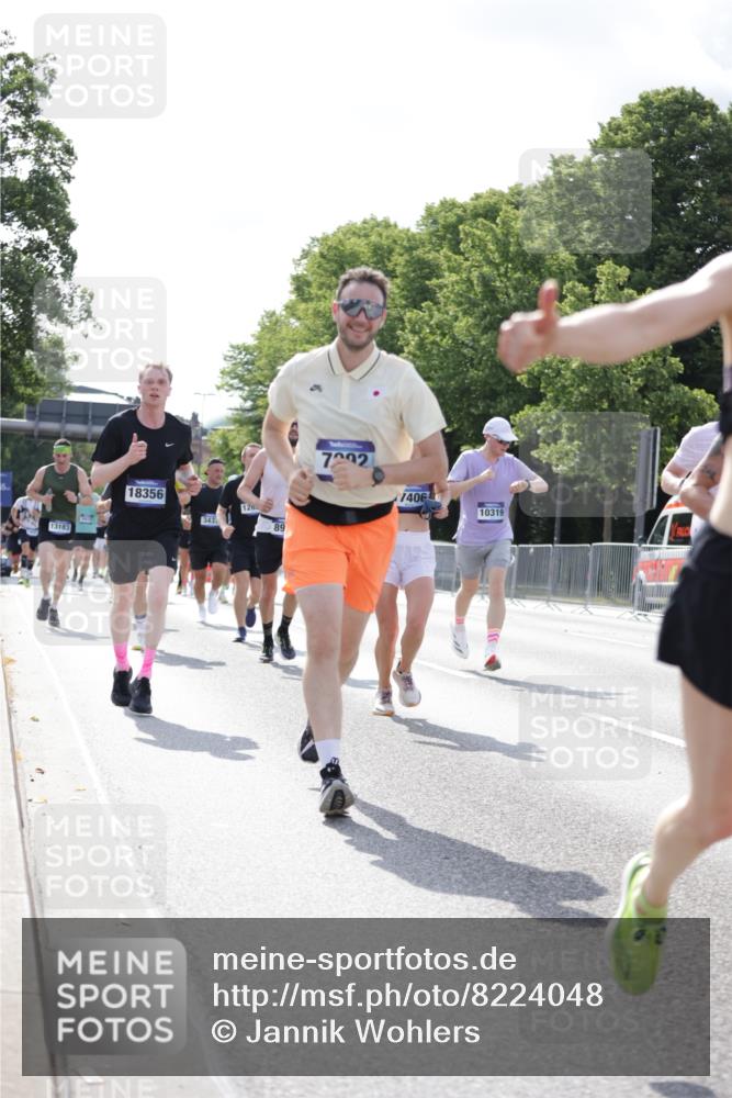 29.06.2025 - hella hamburg halbmarathon Jannik Wohlers http://msf.ph/oto/8224048 29.06.2025 09:51:20 Lombardsbrücke 1520, 1570, 1903, 2653, 2880, 3437, 4297, 4634, 4843, 4865, 4991, 5375, 5410, 6490, 7092, 7105, 7363, 8346, 8871, 8900, 9114, 9364, 10319, 10375, 10480, 10669, 10934, 11021, 11417, 11714, 12623, 12711, 12712, 13183, 13196, 13479, 14346, 14722, 14861, 15185, 15542, 15828, 15932, 16281, 16503, 16660, 17381, 17382, 17406, 18049, 18356, 18539, 18764 meine-sportfotos.de