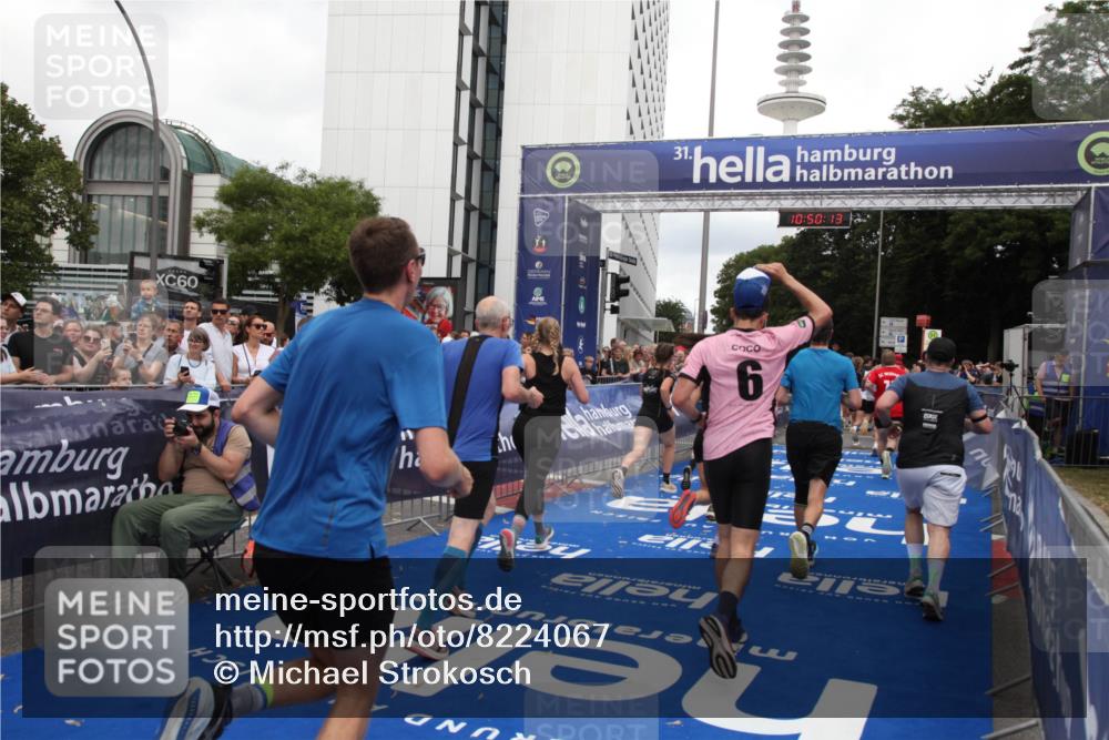 29.06.2025 - hella hamburg halbmarathon Michael Strokosch http://msf.ph/oto/8224067 29.06.2025 10:50:11 Ziel 1216, 1321, 1507, 2020, 3296, 3562, 7176, 8313, 9031, 9303, 9965, 12203, 12235, 13282, 14257, 16403, 18228, 18657, 18658, 18884 meine-sportfotos.de