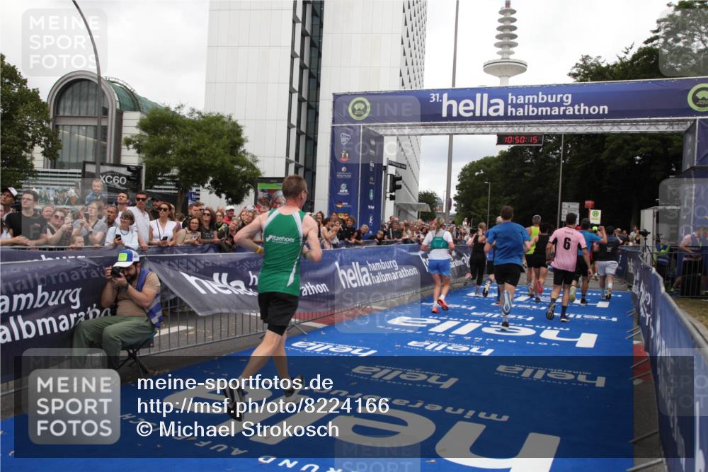 29.06.2025 - hella hamburg halbmarathon Michael Strokosch http://msf.ph/oto/8224166 29.06.2025 10:50:13 Ziel 1119, 1216, 1507, 3296, 3562, 7176, 8313, 9031, 9303, 9965, 10371, 11607, 12203, 12235, 13282, 14257, 18228, 18657, 18658 meine-sportfotos.de