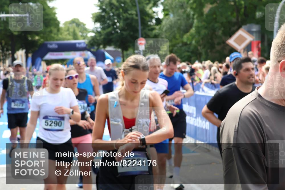 29.06.2025 - hella hamburg halbmarathon Zöllner http://msf.ph/oto/8224176 29.06.2025 11:28:07 Ziel 1747, 2526, 2831, 2832, 3822, 4807, 5838, 7266, 8962, 9078, 9913, 10354, 10435, 12710, 12844, 14347, 14986, 16010, 16107 meine-sportfotos.de