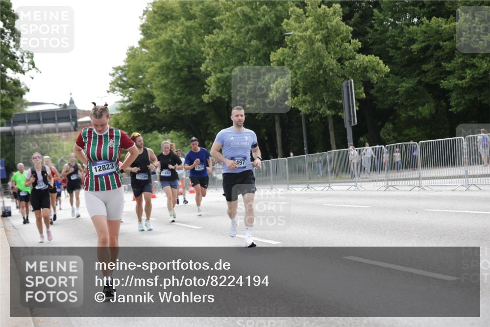 29.06.2025 - hella hamburg halbmarathon Jannik Wohlers http://msf.ph/oto/8224194 29.06.2025 10:27:32 Lombardsbrücke 1148, 5177, 5847, 6632, 7497, 9567, 9688, 11692, 11739, 12780, 12823, 12842, 13043, 13568, 13678, 13860, 15607, 15608, 16569, 16804, 18626 meine-sportfotos.de