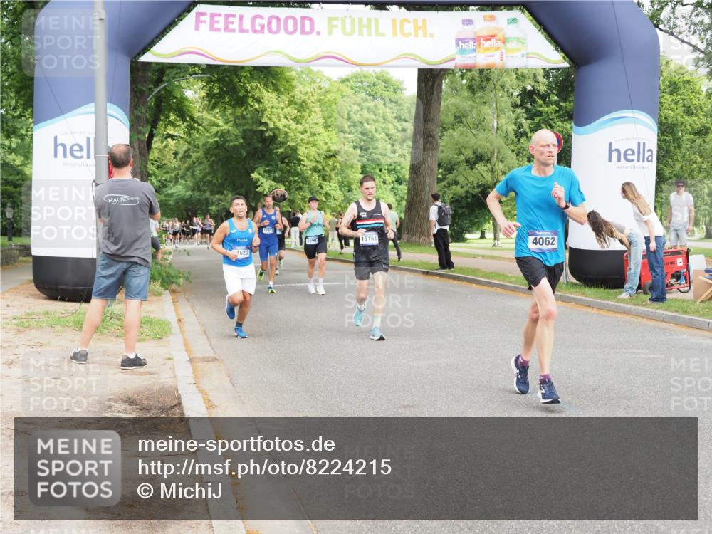 29.06.2025 - hella hamburg halbmarathon MichiJ http://msf.ph/oto/8224215 29.06.2025 10:25:01 Zwischen KM18-KM19 4062, 6829, 6990, 7831, 12488, 18600 meine-sportfotos.de