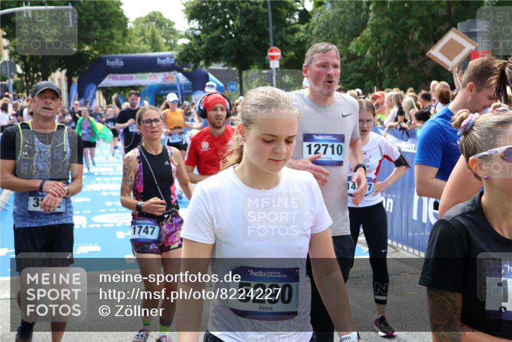 29.06.2025 - hella hamburg halbmarathon Zöllner http://msf.ph/oto/8224227 29.06.2025 11:28:09 Ziel 1747, 2831, 2832, 4807, 5838, 6859, 7266, 8962, 9078, 9913, 10435, 12844, 14986, 16010, 16107 meine-sportfotos.de