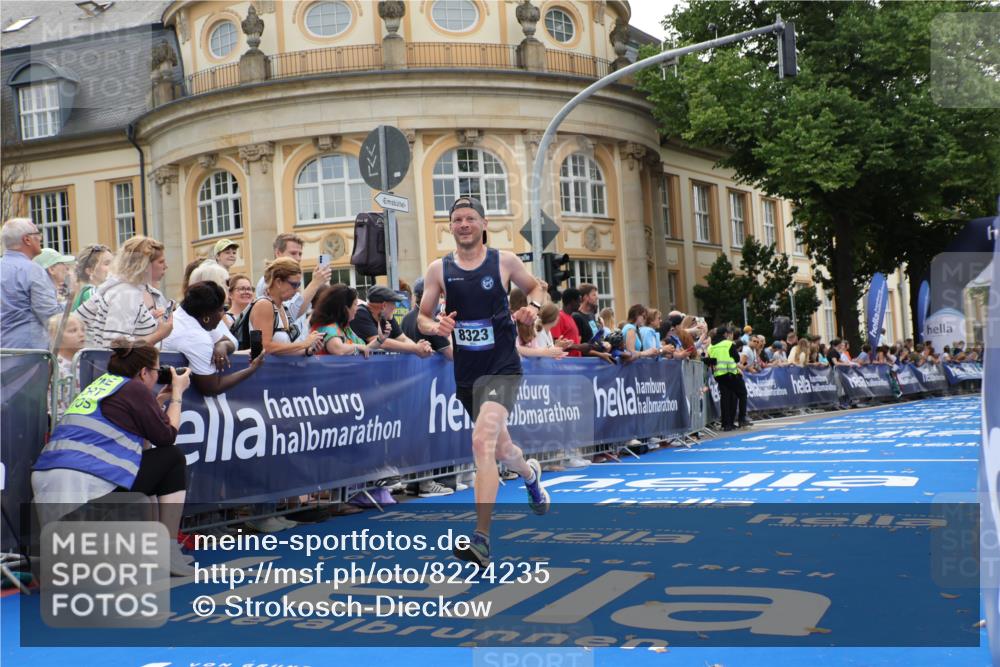 29.06.2025 - hella hamburg halbmarathon Strokosch-Dieckow http://msf.ph/oto/8224235 29.06.2025 10:30:13 Ziel 1758, 8323, 10173, 12691 meine-sportfotos.de