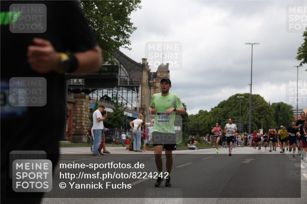 29.06.2025 - hella hamburg halbmarathon Yannick Fuchs http://msf.ph/oto/8224242 29.06.2025 10:46:24 20KM 2287, 2595, 3715, 4557, 4558, 4837, 5032, 5093, 5116, 5378, 5399, 5482, 6164, 6390, 6561, 6562, 7130, 7312, 7475, 7732, 7896, 8139, 8172, 8316, 8661, 8720, 8977, 9093, 9145, 9876, 10115, 11459, 12135, 13301, 13327, 14300, 14791, 15001, 15144, 15275, 15427, 15446, 15506, 15690, 16320, 16357, 17773, 18801 meine-sportfotos.de