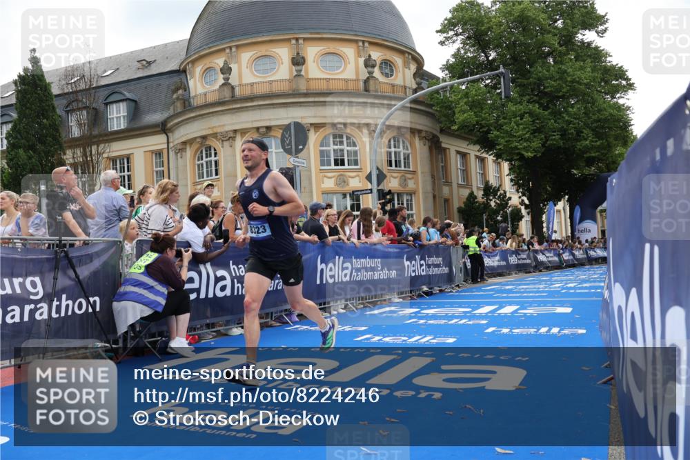 29.06.2025 - hella hamburg halbmarathon Strokosch-Dieckow http://msf.ph/oto/8224246 29.06.2025 10:30:13 Ziel 1758, 8323, 10173, 12691 meine-sportfotos.de