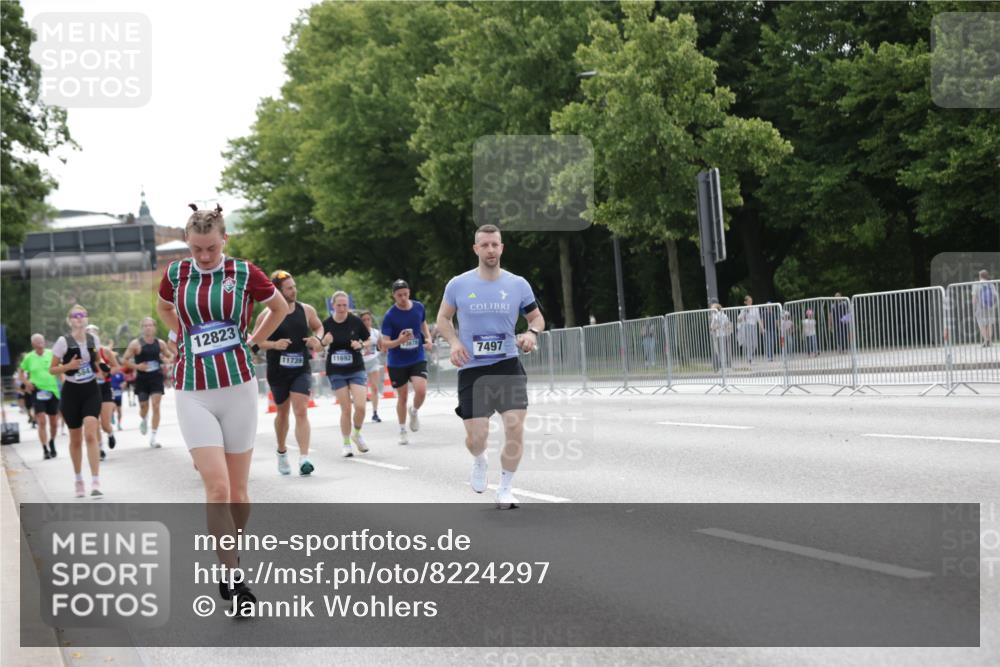 29.06.2025 - hella hamburg halbmarathon Jannik Wohlers http://msf.ph/oto/8224297 29.06.2025 10:27:33 Lombardsbrücke 1148, 5177, 5847, 6632, 7497, 8215, 9567, 9688, 11692, 11739, 12780, 12823, 12842, 13568, 13678, 13860, 14155, 15607, 15608, 16569, 16804, 18626 meine-sportfotos.de