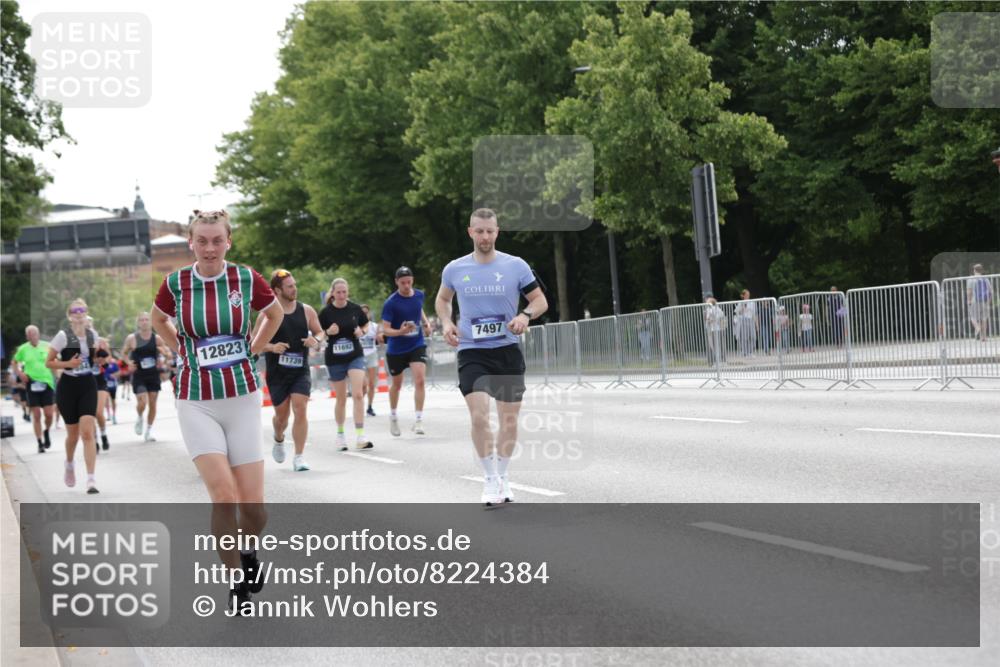 29.06.2025 - hella hamburg halbmarathon Jannik Wohlers http://msf.ph/oto/8224384 29.06.2025 10:27:33 Lombardsbrücke 1148, 5177, 5847, 6632, 7497, 8215, 9567, 9688, 11692, 11739, 12780, 12823, 12842, 13568, 13678, 13860, 14155, 15607, 15608, 16569, 16804, 18626 meine-sportfotos.de