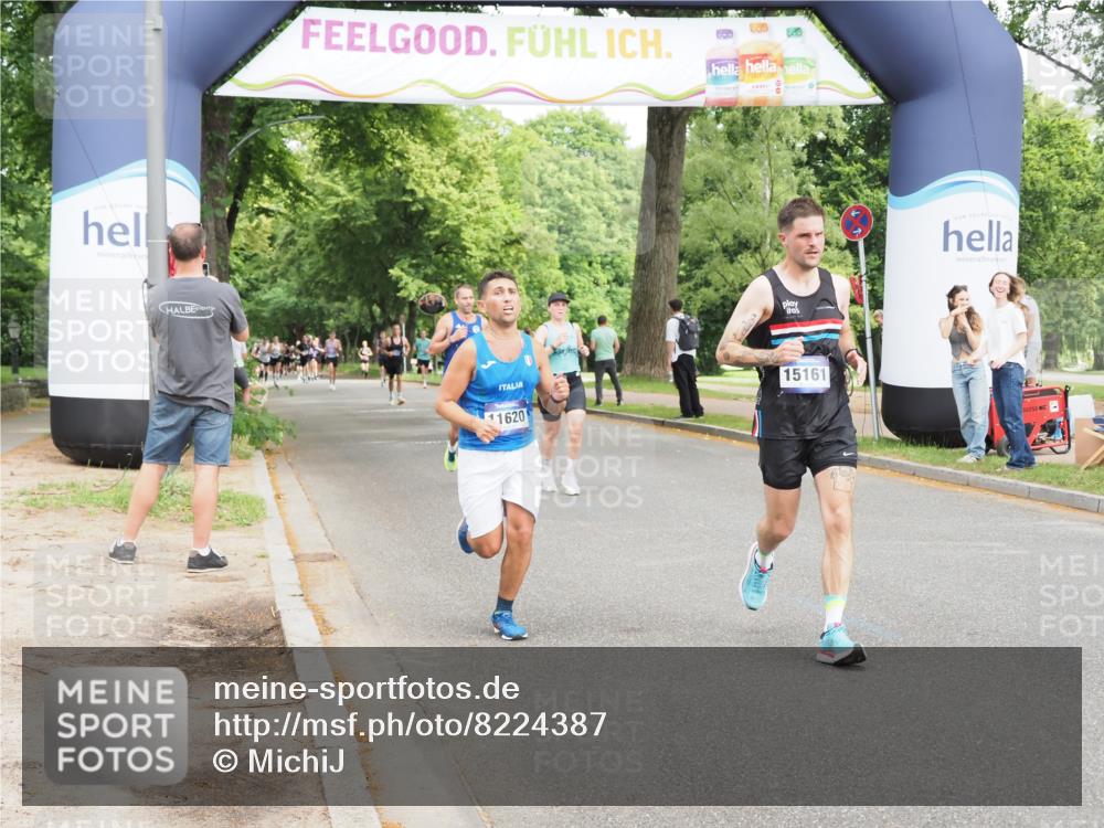 29.06.2025 - hella hamburg halbmarathon MichiJ http://msf.ph/oto/8224387 29.06.2025 10:25:02 Zwischen KM18-KM19 4062, 6829, 6990, 7831, 11620, 12488, 15161, 18600 meine-sportfotos.de