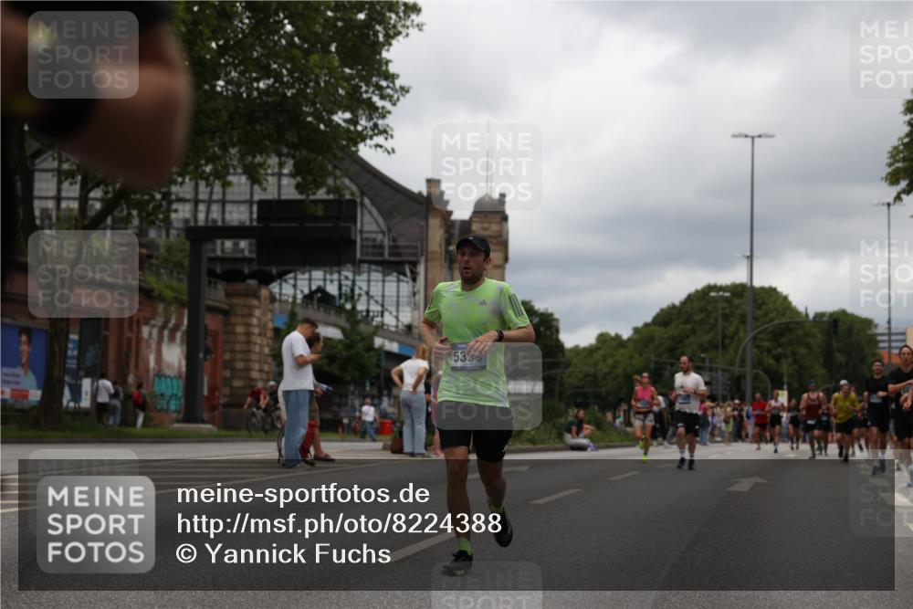 29.06.2025 - hella hamburg halbmarathon Yannick Fuchs http://msf.ph/oto/8224388 29.06.2025 10:46:24 20KM 2287, 2595, 3715, 4557, 4558, 4837, 5032, 5093, 5116, 5378, 5399, 5482, 6164, 6390, 6561, 6562, 7130, 7312, 7475, 7732, 7896, 8139, 8172, 8316, 8661, 8720, 8977, 9093, 9145, 9876, 10115, 11459, 12135, 13301, 13327, 14300, 14791, 15001, 15144, 15275, 15427, 15446, 15506, 15690, 16320, 16357, 17773, 18801 meine-sportfotos.de