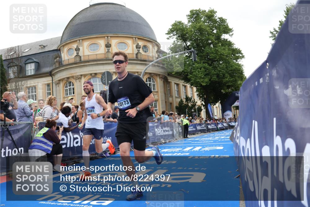 29.06.2025 - hella hamburg halbmarathon Strokosch-Dieckow http://msf.ph/oto/8224397 29.06.2025 10:30:21 Ziel 10173, 12691, 16713 meine-sportfotos.de