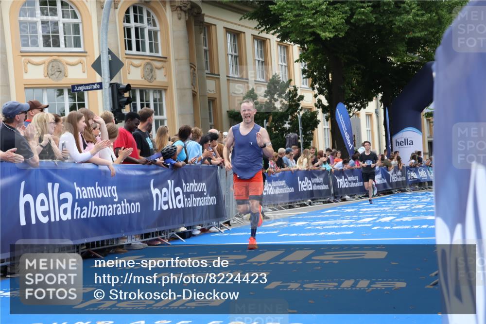 29.06.2025 - hella hamburg halbmarathon Strokosch-Dieckow http://msf.ph/oto/8224423 29.06.2025 10:30:28 Ziel 2460, 3845, 7231, 8318, 11413, 12049, 15253, 16713 meine-sportfotos.de