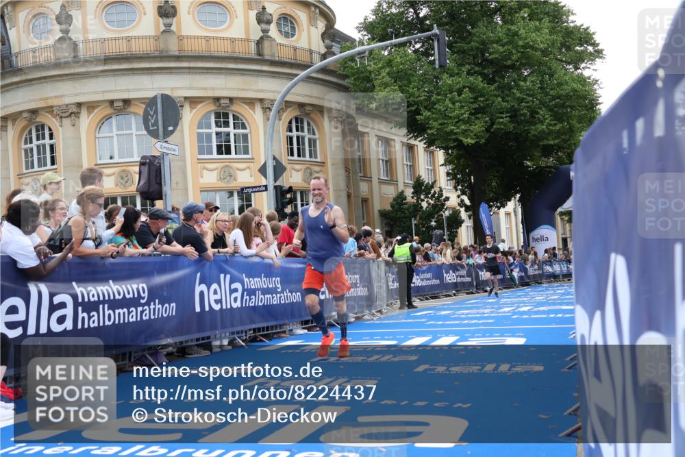 29.06.2025 - hella hamburg halbmarathon Strokosch-Dieckow http://msf.ph/oto/8224437 29.06.2025 10:30:29 Ziel 2460, 2851, 3845, 7231, 8318, 11413, 12049, 15253, 16713 meine-sportfotos.de
