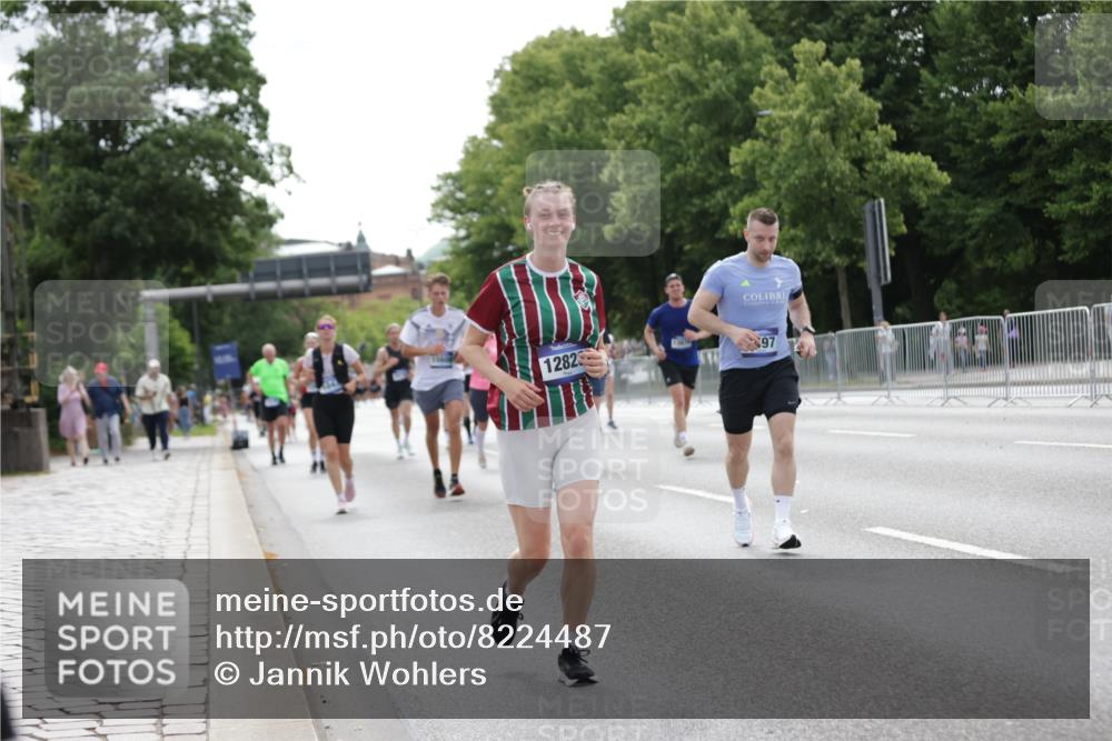 29.06.2025 - hella hamburg halbmarathon Jannik Wohlers http://msf.ph/oto/8224487 29.06.2025 10:27:34 Lombardsbrücke 1148, 5177, 5847, 6632, 7497, 8215, 9567, 11692, 11739, 12780, 12823, 12842, 13568, 13678, 13860, 14155, 15607, 15608, 16569, 16804, 18626 meine-sportfotos.de