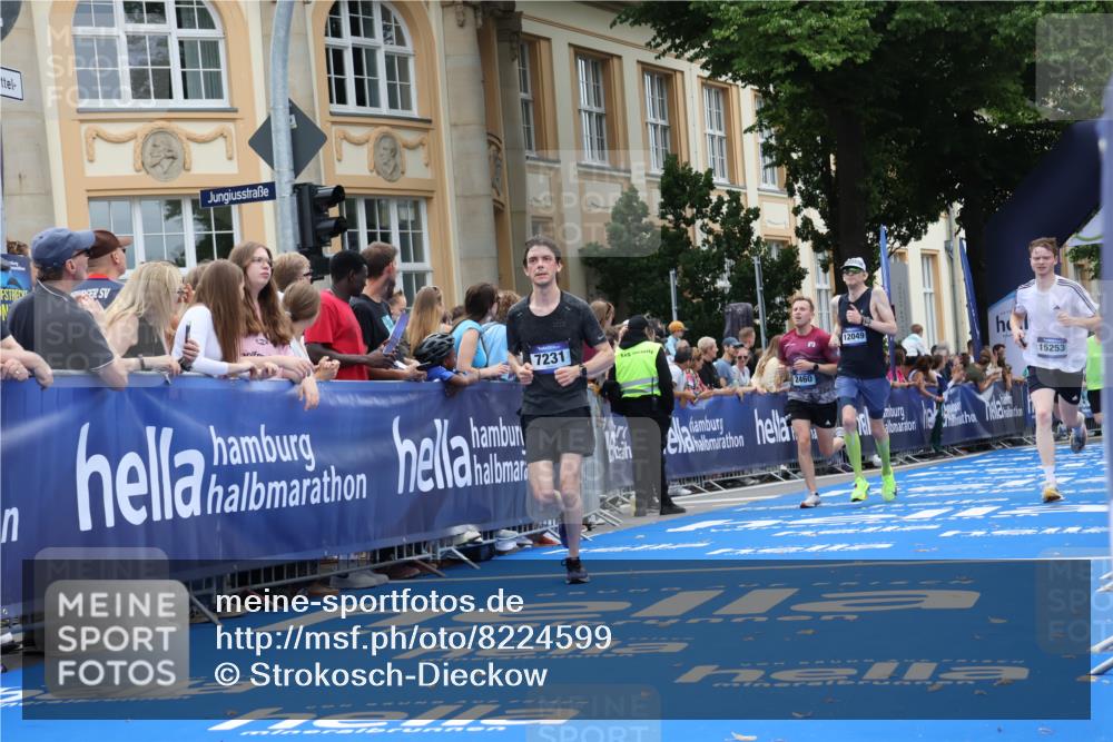 29.06.2025 - hella hamburg halbmarathon Strokosch-Dieckow http://msf.ph/oto/8224599 29.06.2025 10:30:33 Ziel 2460, 2851, 3845, 7231, 7481, 8318, 11413, 12049, 15253, 16713, 17322, 18235 meine-sportfotos.de