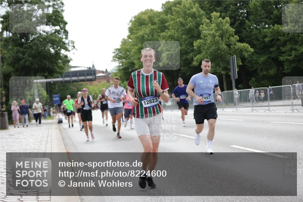 29.06.2025 - hella hamburg halbmarathon Jannik Wohlers http://msf.ph/oto/8224600 29.06.2025 10:27:34 Lombardsbrücke 1148, 5177, 5847, 6632, 7497, 8215, 9567, 11692, 11739, 12780, 12823, 12842, 13568, 13678, 13860, 14155, 15607, 15608, 16569, 16804, 18626 meine-sportfotos.de