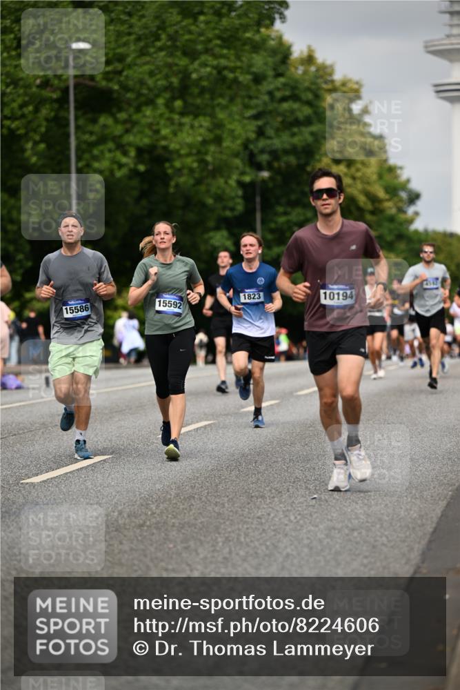 29.06.2025 - hella hamburg halbmarathon Dr. Thomas Lammeyer http://msf.ph/oto/8224606 29.06.2025 10:13:09 Kennedybrücke 1823, 2427, 3762, 4592, 4859, 7081, 7198, 9297, 9306, 9823, 9951, 9958, 10035, 10092, 10194, 10609 meine-sportfotos.de