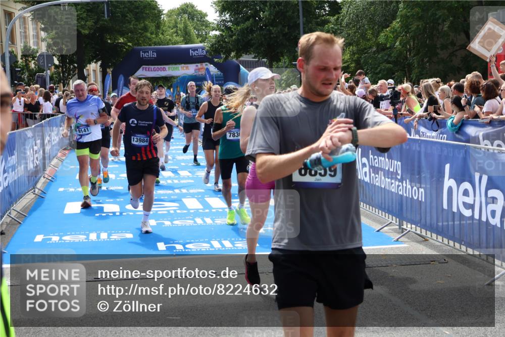 29.06.2025 - hella hamburg halbmarathon Zöllner http://msf.ph/oto/8224632 29.06.2025 11:28:20 Ziel 1640, 2294, 3560, 3681, 3778, 3842, 3910, 7836, 8286, 8806, 9141, 12395, 13984, 14304, 14906, 17103, 17207, 17249, 17495, 18769, 19081, 19193 meine-sportfotos.de