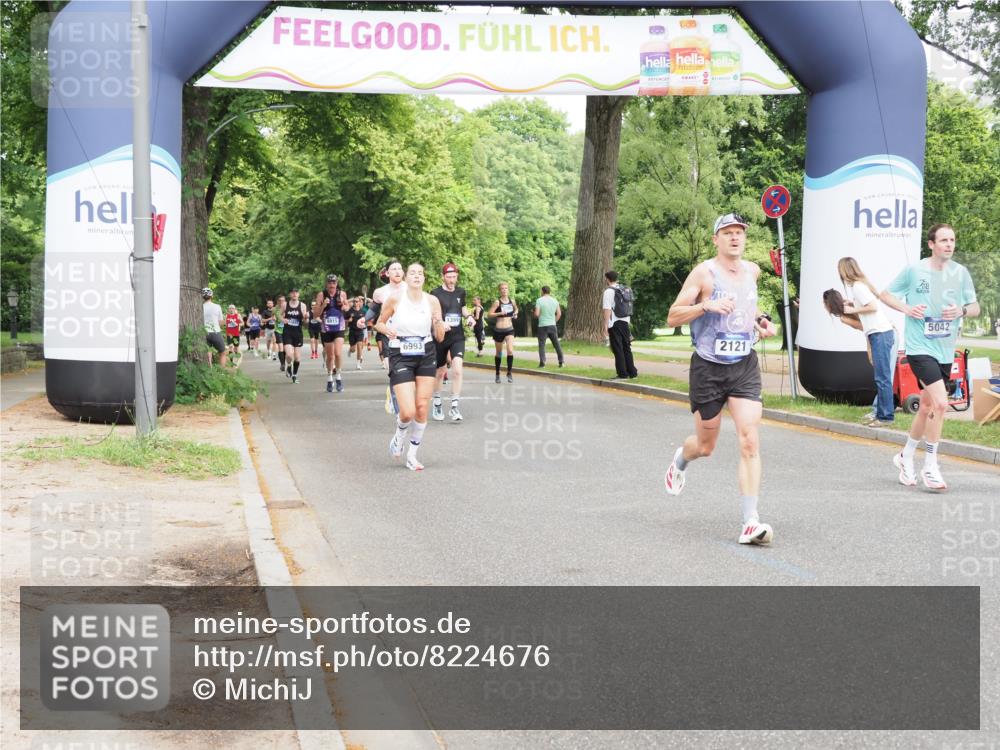 29.06.2025 - hella hamburg halbmarathon MichiJ http://msf.ph/oto/8224676 29.06.2025 10:25:14 Zwischen KM18-KM19 2121, 5042, 6993, 11304, 14789 meine-sportfotos.de