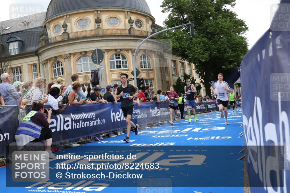 29.06.2025 - hella hamburg halbmarathon Strokosch-Dieckow http://msf.ph/oto/8224683 29.06.2025 10:30:35 Ziel 2460, 2851, 3845, 7231, 7481, 8318, 11413, 12049, 15253, 16713, 17322, 18235 meine-sportfotos.de