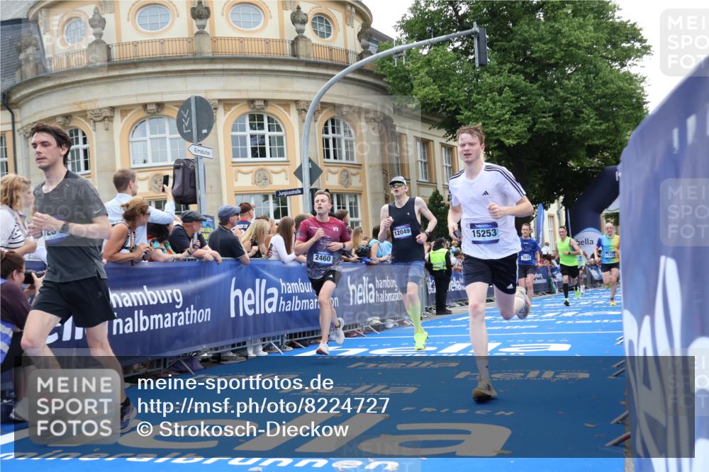 29.06.2025 - hella hamburg halbmarathon Strokosch-Dieckow http://msf.ph/oto/8224727 29.06.2025 10:30:35 Ziel 2460, 2851, 3845, 7231, 7481, 8318, 11413, 12049, 15253, 16713, 17322, 18235 meine-sportfotos.de