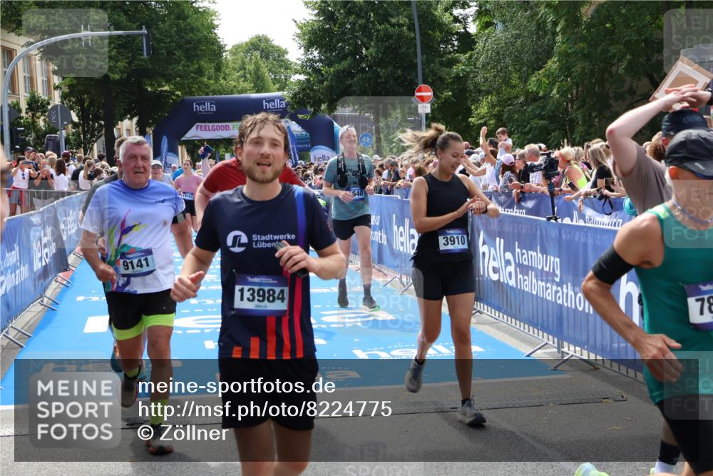 29.06.2025 - hella hamburg halbmarathon Zöllner http://msf.ph/oto/8224775 29.06.2025 11:28:22 Ziel 1640, 2294, 3560, 3681, 3778, 3842, 3910, 8349, 8806, 9141, 10077, 10336, 12395, 14304, 14906, 17103, 17148, 17207, 17249, 18769, 19081, 19193 meine-sportfotos.de