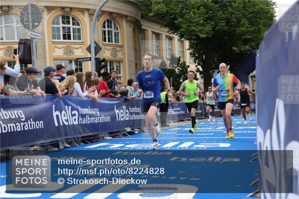 29.06.2025 - hella hamburg halbmarathon Strokosch-Dieckow http://msf.ph/oto/8224828 29.06.2025 10:30:37 Ziel 2460, 2851, 3845, 7231, 7481, 8318, 11413, 12049, 15253, 17322, 18235 meine-sportfotos.de