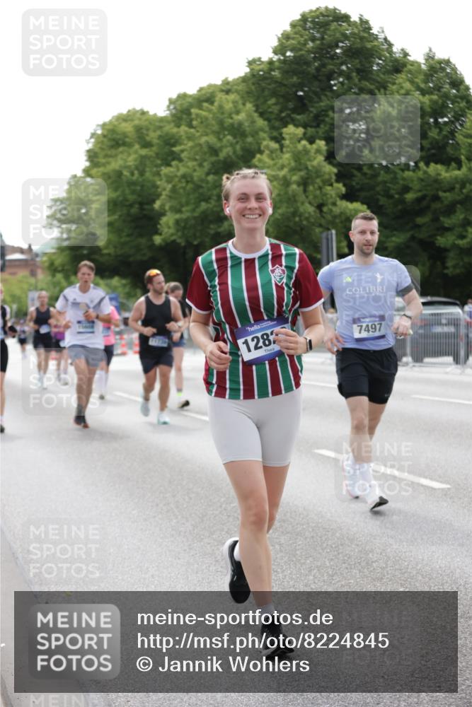 29.06.2025 - hella hamburg halbmarathon Jannik Wohlers http://msf.ph/oto/8224845 29.06.2025 10:27:35 Lombardsbrücke 1148, 5177, 5847, 6632, 7497, 8215, 9567, 11692, 11739, 12780, 12823, 12842, 13568, 13678, 13860, 14155, 15607, 15608, 16569, 16804 meine-sportfotos.de