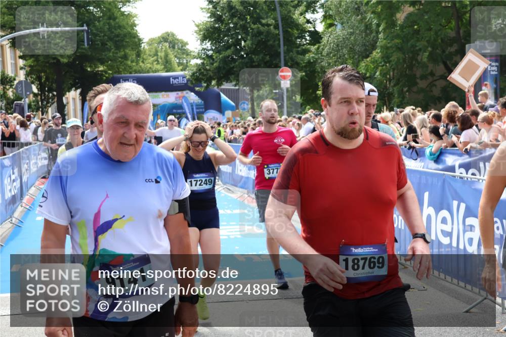 29.06.2025 - hella hamburg halbmarathon Zöllner http://msf.ph/oto/8224895 29.06.2025 11:28:24 Ziel 1640, 2294, 3560, 3681, 3778, 8349, 8806, 9603, 10077, 10336, 12395, 13418, 14304, 14906, 17103, 17148, 17207, 17249, 17513, 18077, 19081, 19193 meine-sportfotos.de