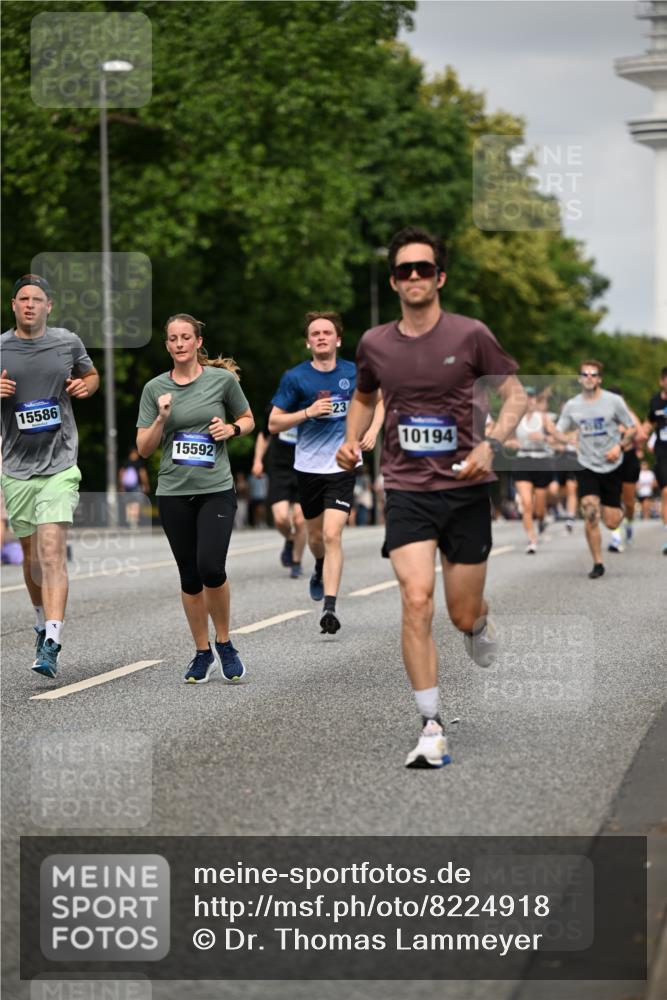 29.06.2025 - hella hamburg halbmarathon Dr. Thomas Lammeyer http://msf.ph/oto/8224918 29.06.2025 10:13:10 Kennedybrücke 1823, 2427, 3762, 4592, 4859, 7081, 7198, 9297, 9306, 9823, 9951, 9958, 10035, 10092, 10194, 10609 meine-sportfotos.de