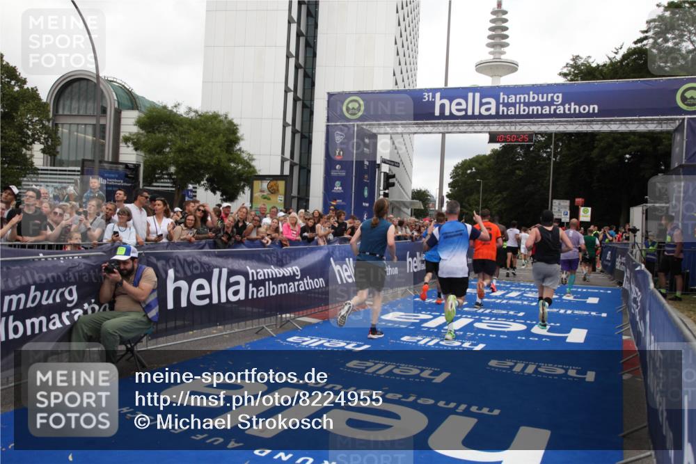 29.06.2025 - hella hamburg halbmarathon Michael Strokosch http://msf.ph/oto/8224955 29.06.2025 10:50:24 Ziel 4247, 4933, 7930, 7932, 8899, 8921, 12035, 12949, 13609, 13690, 14034, 16000, 16242, 18499, 18811, 19040 meine-sportfotos.de